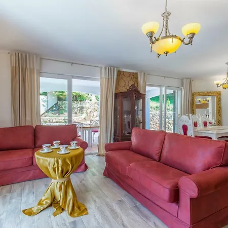 Papillon Villa *
